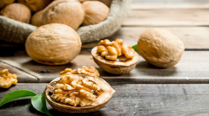 فوائد مذهلة للجوز ..  وجبة صغيرة بقيمة صحية كبيرة