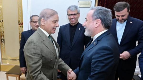 عراقجي يسلم باكستان مطالب بلاده ويغادر  ..  وموعد جديد الأحد