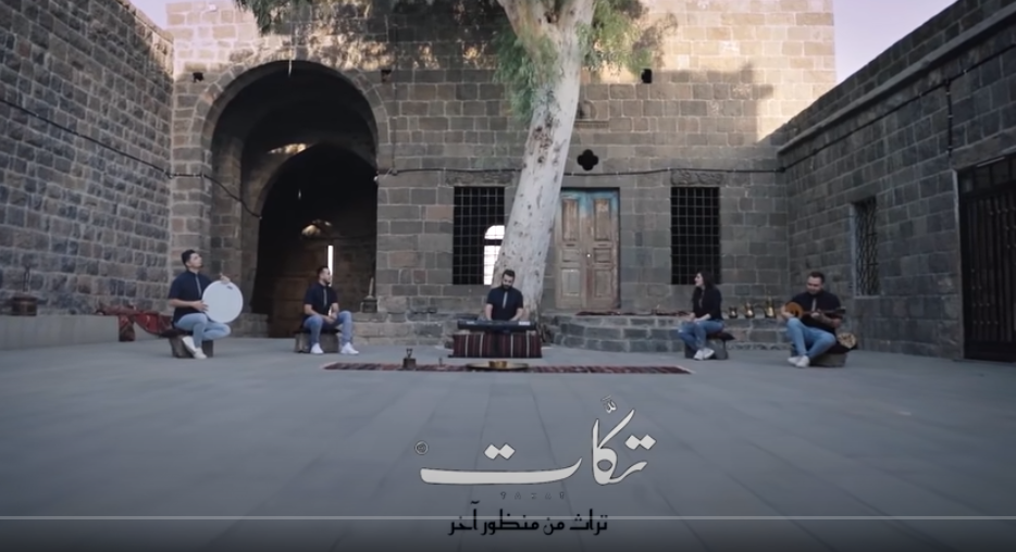 بالصور و الفيديو  ..  "فرقة تكات" أسرت الملايين  ..  تعرفوا على أفرادها