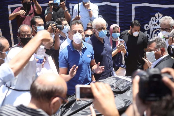 بالصور ..  نجوم الفن يودعون رجاء الجداوي إلى مثواها الأخير