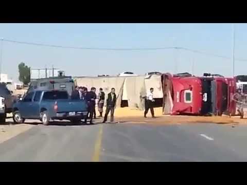  تدهور مركبة "تريلا " محملة بالذرة في معان