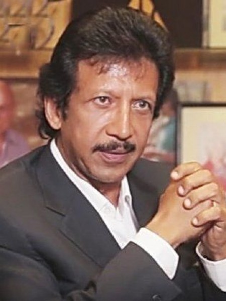 بالفيديو .. يوسف منصور يكشف لأول مرة: "رُميت في الزبالة"  
