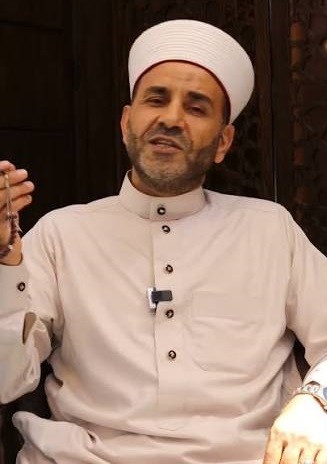 الشيخ أحمد البقاعي للأردنيين: إذا رأيتم سيارات مظللة على رؤوس الجبال وجنبات الطريق و"بتتهزز" أبلغوا عنها