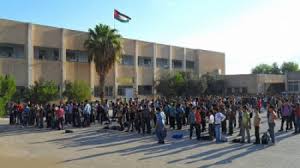 70 طالباً في الصف نتيجة الهجرة من المدارس (الخاصة) إلى (الحكومية)