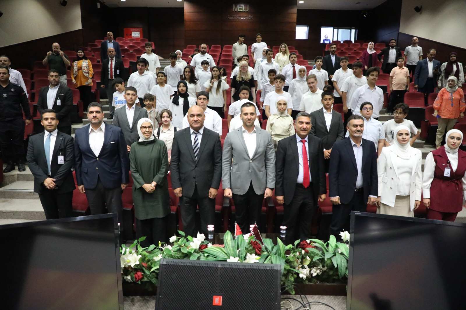 بتخريج 50 طالبا وطالبة ..  مركز الاستشارات والتدريب واللغات في جامعة الشرق الاوسط يختتم النادي الصيفي