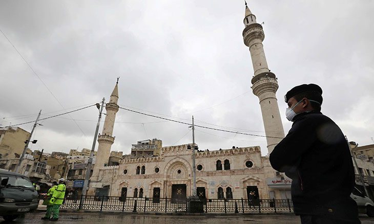 للمرة الثانية ..  “كورونا” يحرم رواد المساجد من صلاة الجمعة