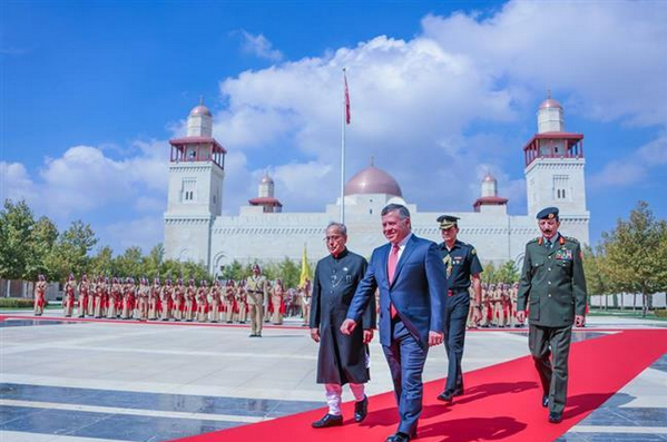 الملك يدعو إلى إقامة مشاريع أردنية هندية مشتركة