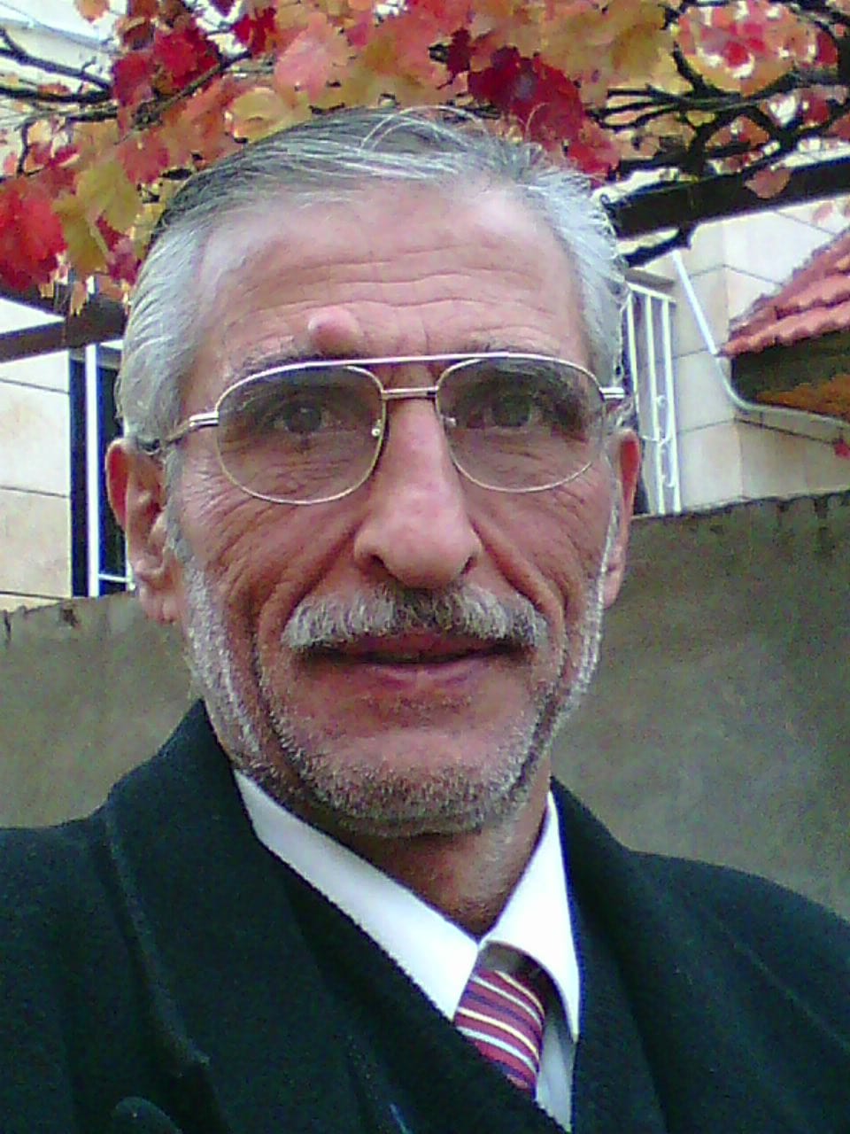 الصحفي مجدي محيلان