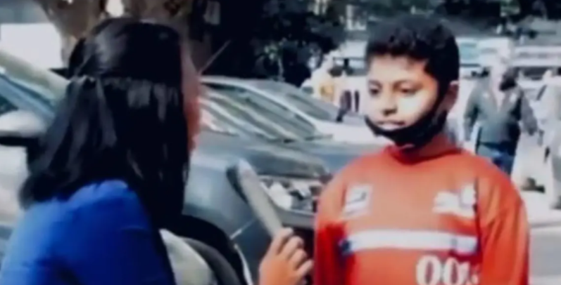 طفل يمني يثير موجة تعاطف ..  شاهد ما قاله لمذيعة مصرية