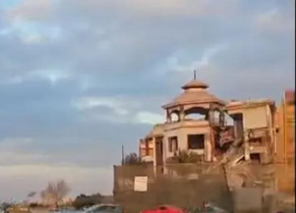 لخطورتها على المواطنين  ..  هدم فيلا فنان مصري شهير