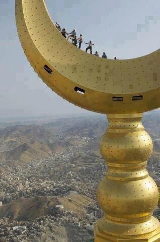 حقائق مذهلة عن برج ساعة مكة ..  ماذا تخفيه قمته؟  ..  صور