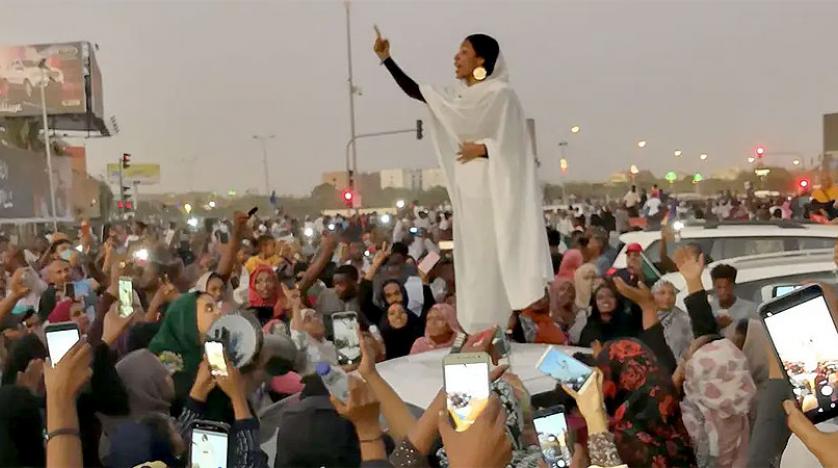 حقيقية زواج أيقونة الثورة السودانية من ضابط في الجيش ..  فيديو 