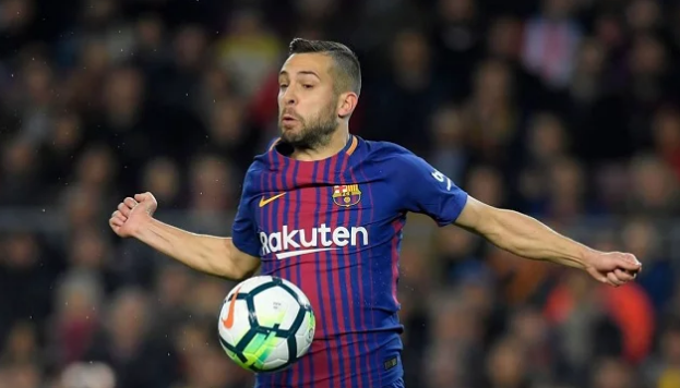 جوردي ألبا يُحدد موقفه من الرحيل عن برشلونة