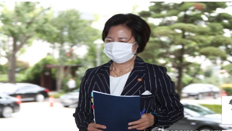 وزيرة العدل الكورية تتوسط لمنح ابنها معاملة خاصة في الجيش