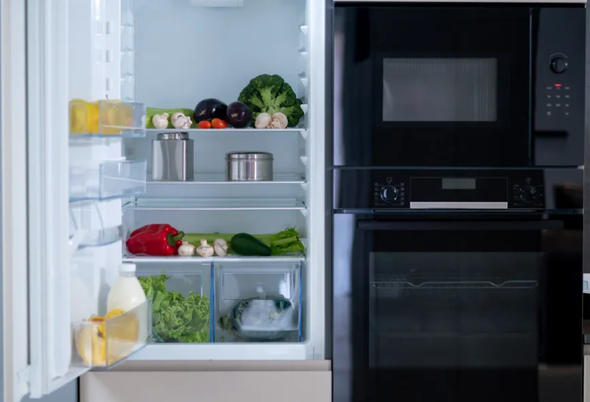 7 أسباب لعدم تبريد الثلاجة ..  تعرفي إليها وكيفية إصلاحها بنفسك