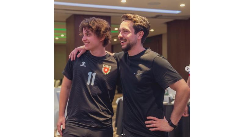 ولي العهد يهنئ الأمير هاشم بمناسبة عيد ميلاده