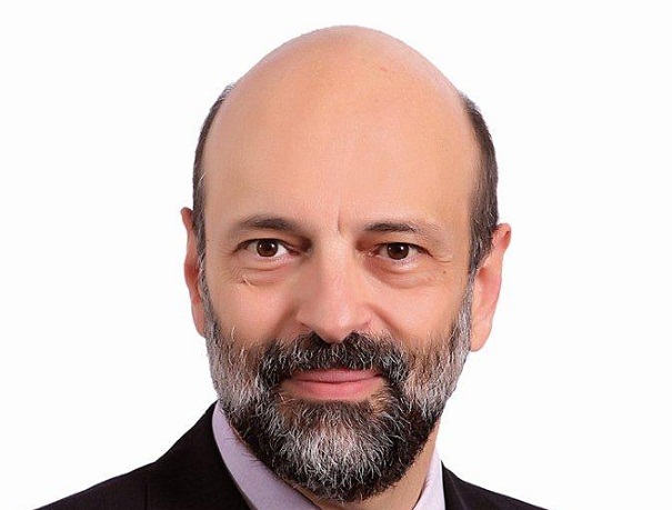 هذه قصة حياة عمر الرزاز وحكاية والده الذي توفي بالاقامه الجبريه في العراق وطفولته في اللويبده