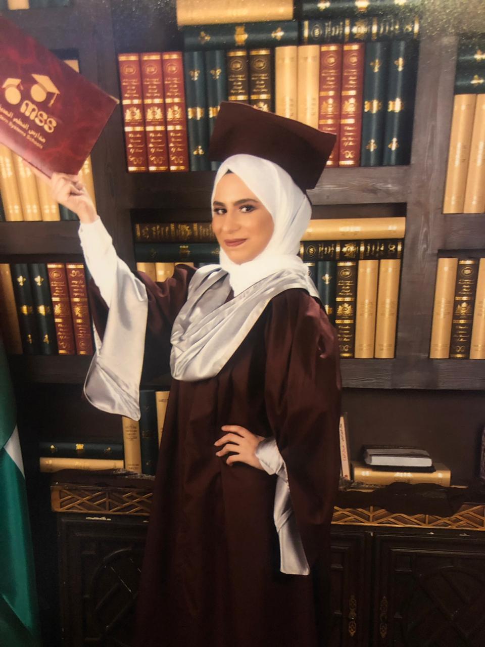 اسماء ثامر النعيمي مبارك التخرج