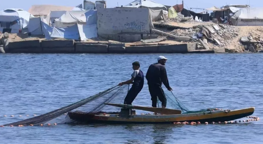 استشهاد صياد برصاص الاحتلال في بحر دير البلح بغزة