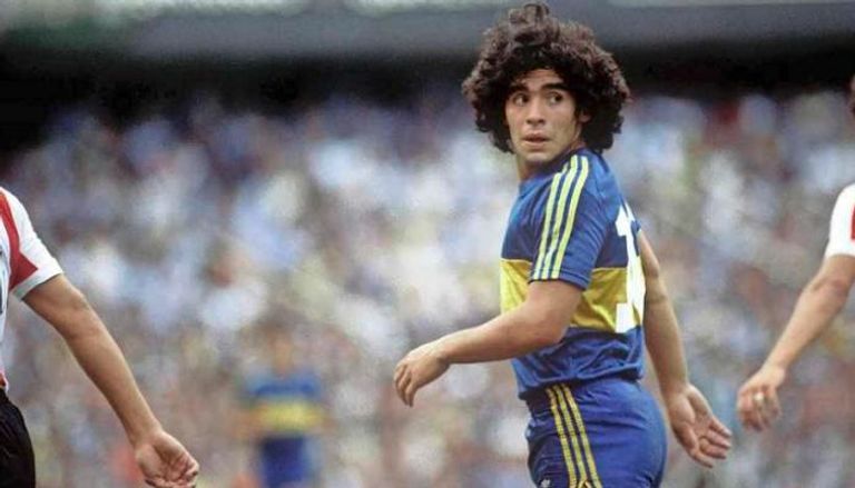 رغم وفاته ..  مارادونا يرسل 1700 هدية لمن يحملون اسمه