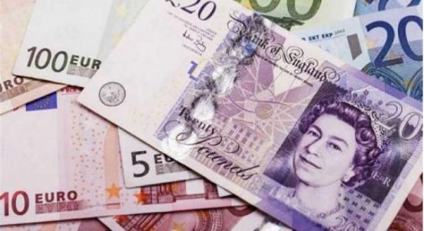 الاسترليني واليورو يرتفعان أمام الدولار