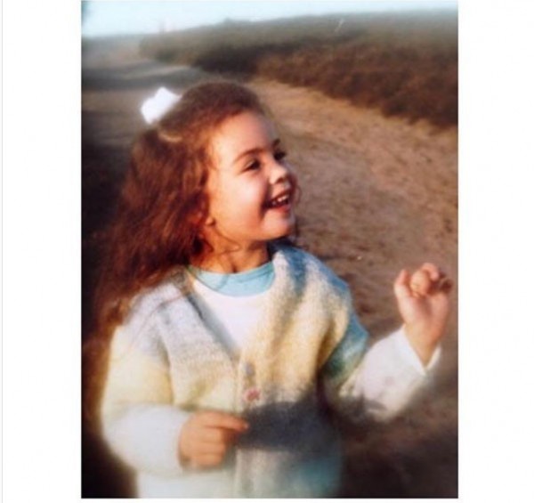 بالصور .. هذه الطفلة أصبحت ملكة جمال بلدها عام 2002