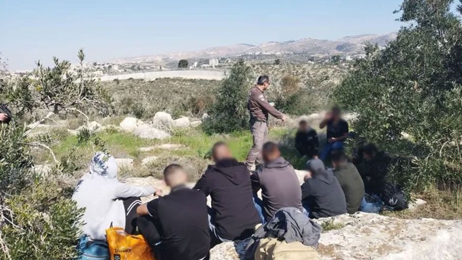 غموض يلف مصير المئات من عمال غزة المحتجزين بزنازين الاحتلال