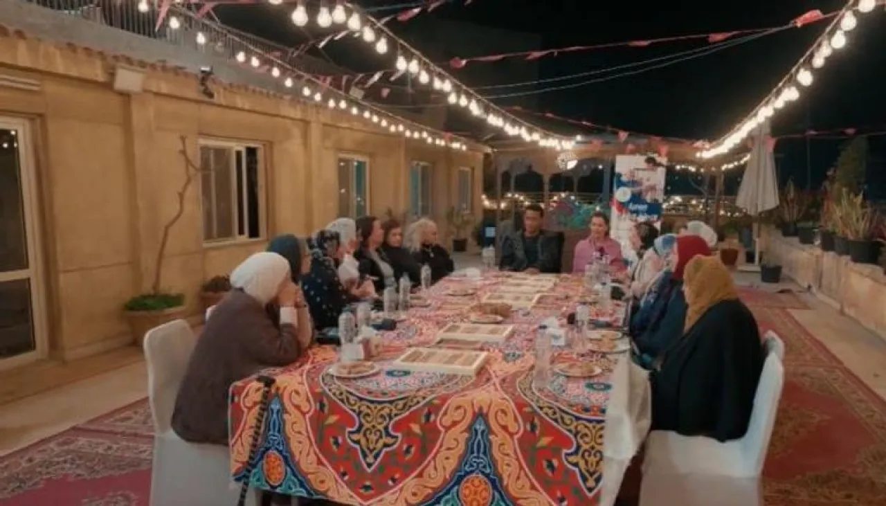 عجوز تطلب الزواج من محمد رمضان  