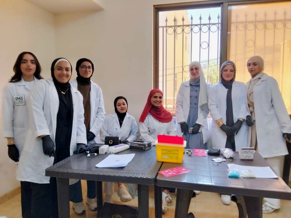 عمان الاهلية  تقيم يوماً طبياً مجانياً بمخيّم البقعة