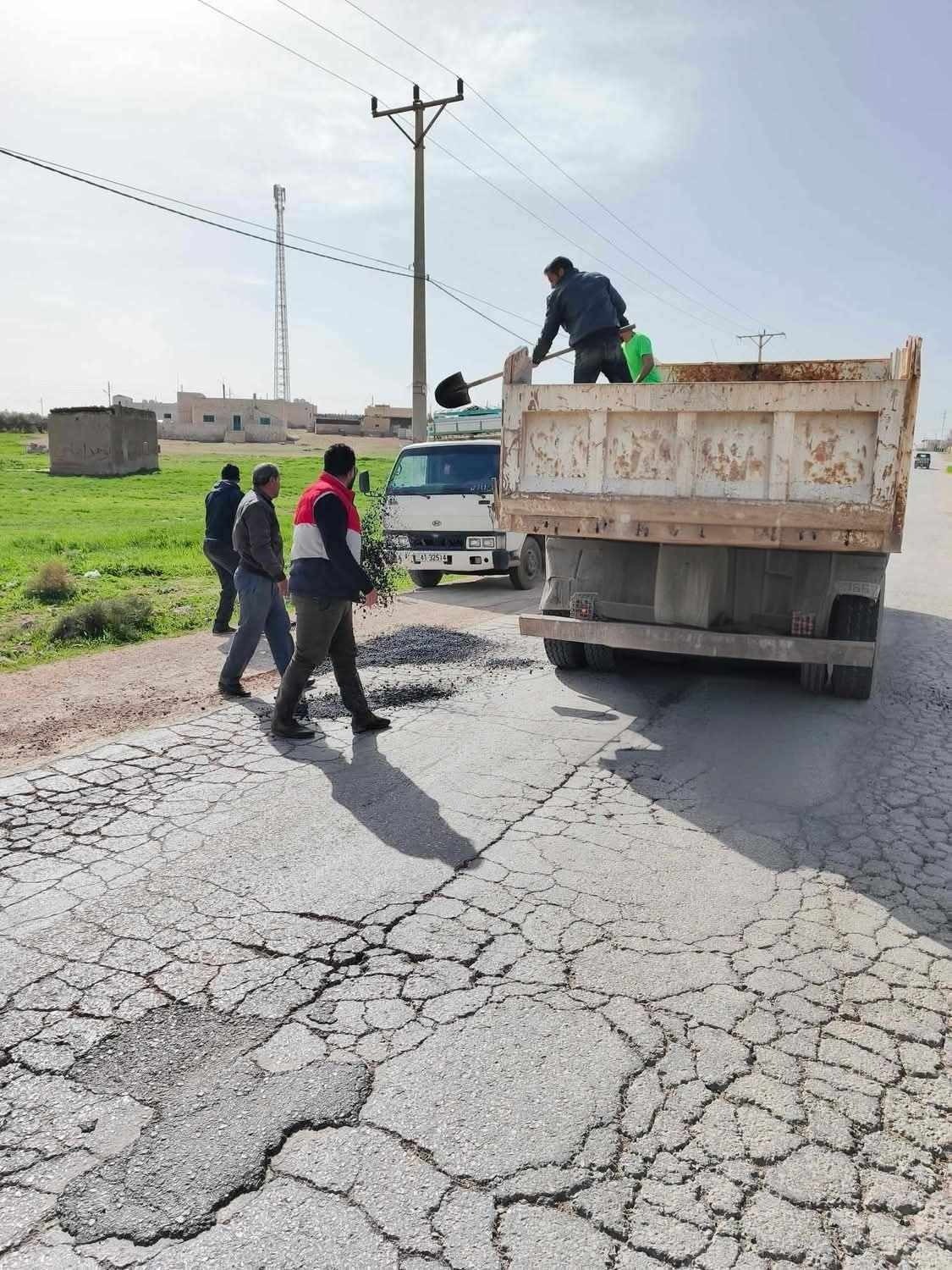 أبناء قضاء السرحان يناشدون بإعادة تأهيل طريق مغير السرحان - المنصورة