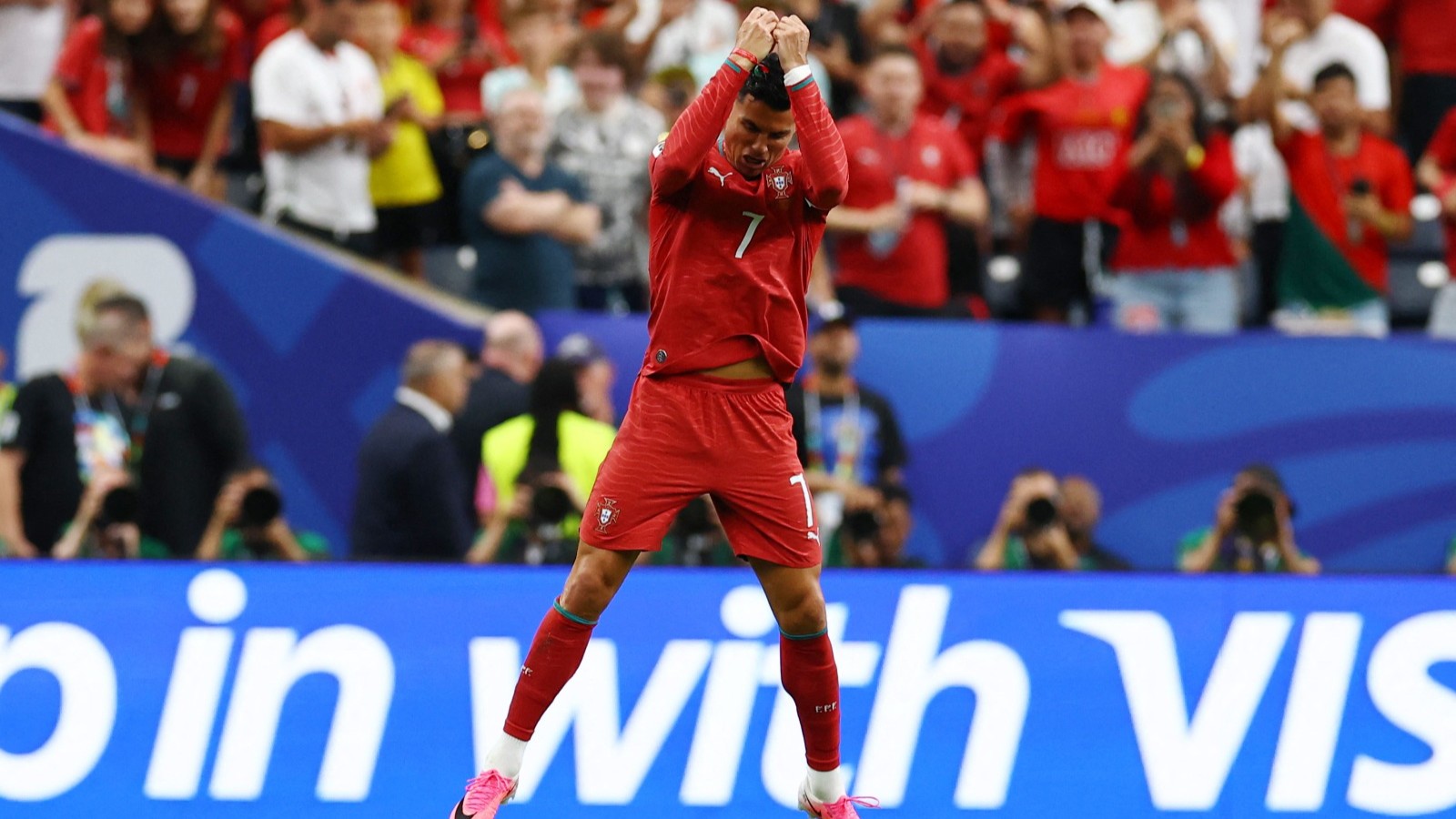 رونالدو يدخل التاريخ ويصبح أول لاعب يهز الشباك في 6 نسخ لكأس العالم