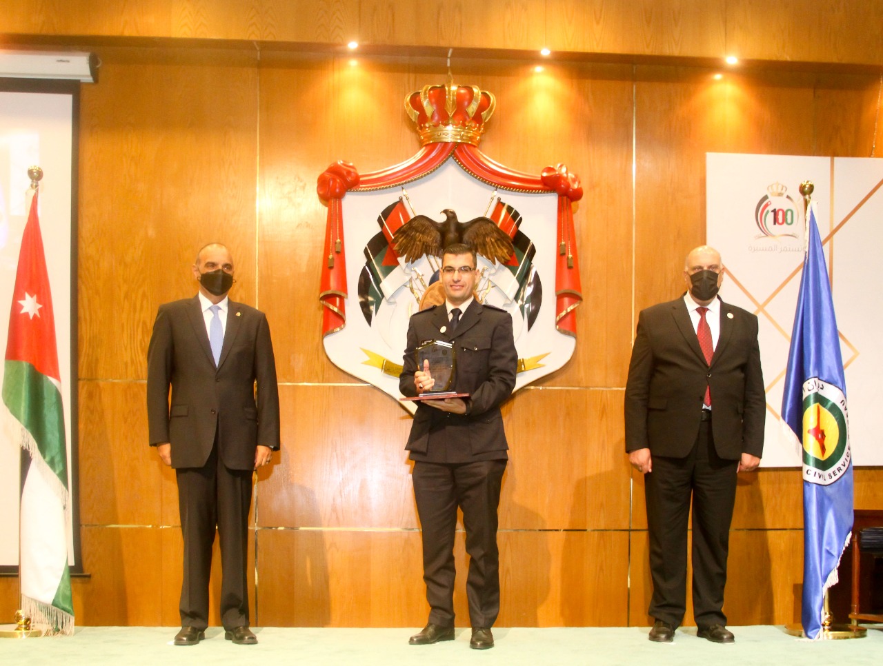 في انجاز جديد يضاف لانجازات "الجمارك" حصول ثلاث موظفين على جائزة الموظف المثالي   في الخدمة المدنية