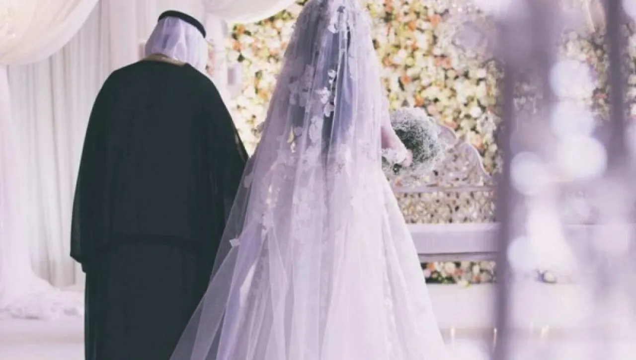 البحرين: فحص طبي يكشف عدم نسب 5 أبناء لوالدهم بعد 40 عامًا من الزواج 