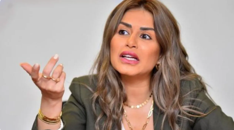 بعد نشر صورة والدتها ..  منة فضالي تطمئن جمهورها وتوضح حالتها الصحية