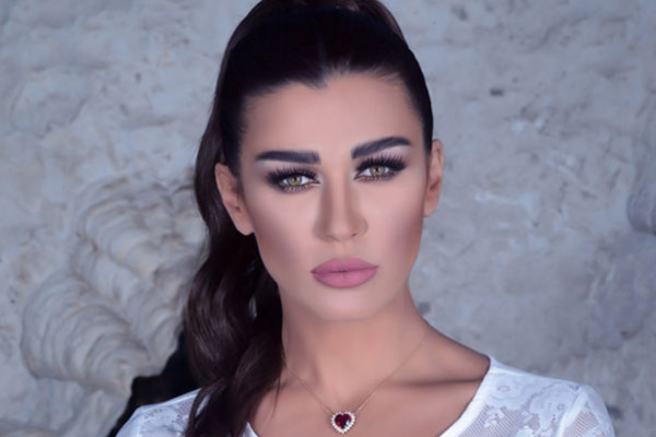 أجواء رومانسية حارة تجمع نادين الراسي بخطيبها الجديد في أول ظهور  .. فيديو 