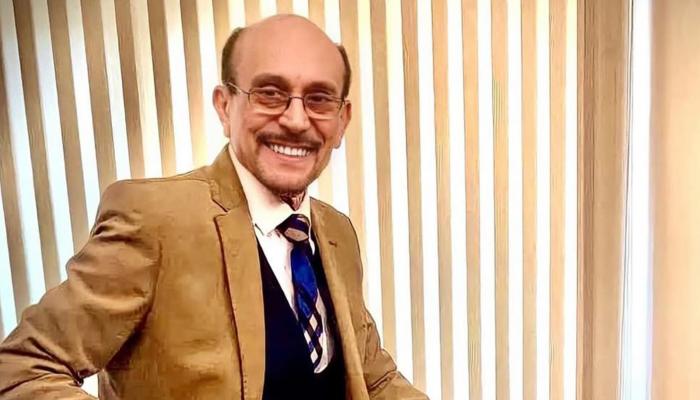 «أُغمي عليه وفقد النطق» ..  تفاصيل نقل الفنان محمد صبحي إلى المستشفى
