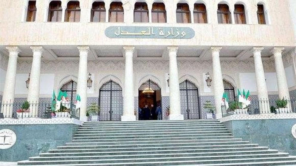 مطالبة رجال بوتفليقة بإعادة 35 مليار دولار