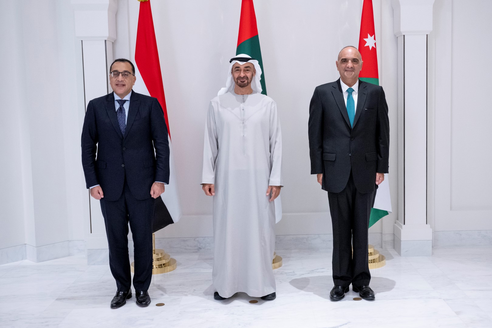 رئيس الوزراء ينقل تحيات الملك إلى بن زايد