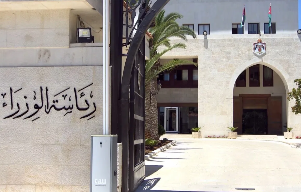 الحكومة تنفي الاستغناء عن موظفين بسبب الهيكلة