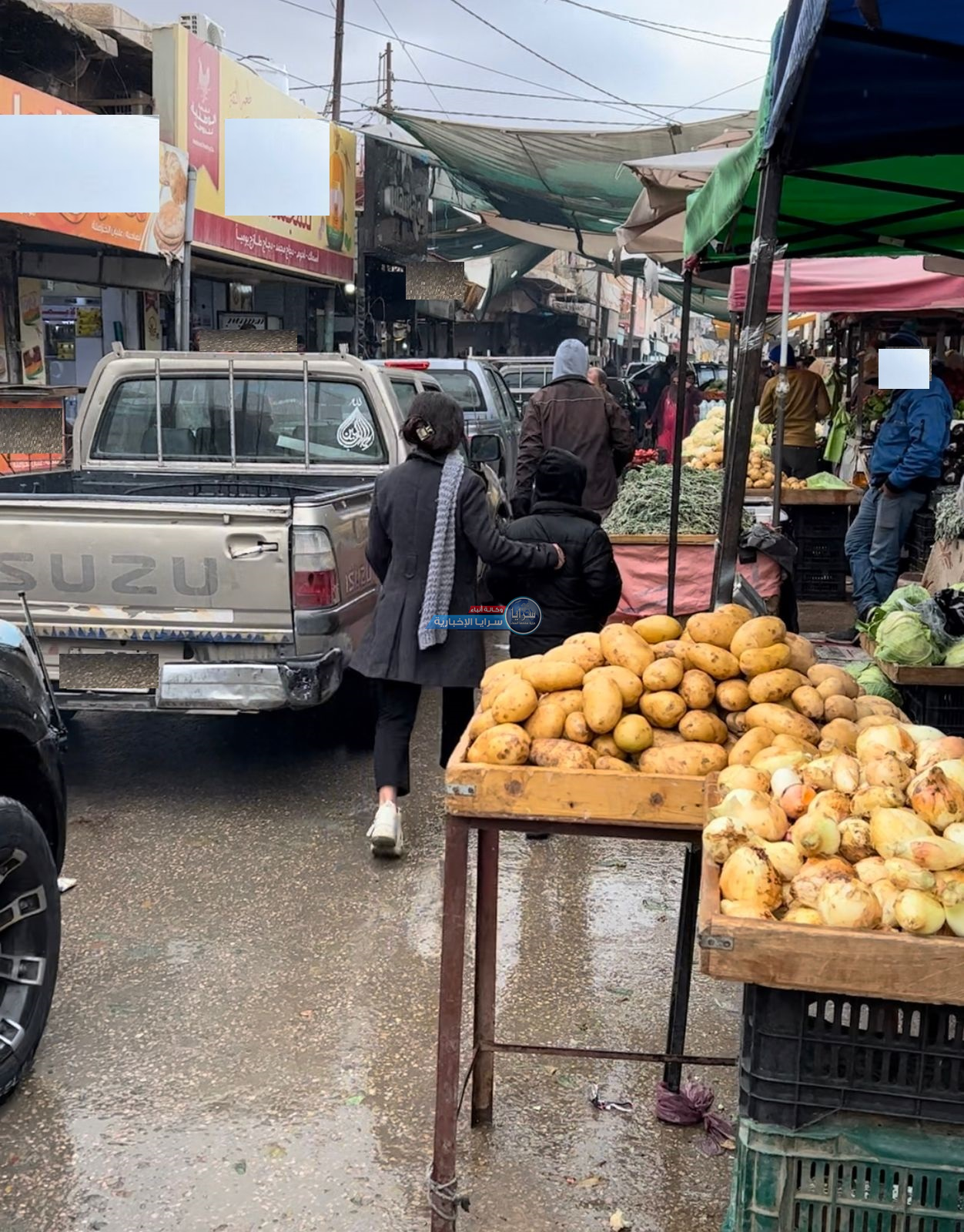المفرق: انتشار البسطات بشكل عشوائي على الطرق الرئيسية ..  والجهات المعنية مغيبة ..  صور