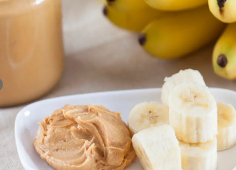 ثنائي مبهر ..  4 فوائد لجمع الموز مع زبدة الفول السوداني