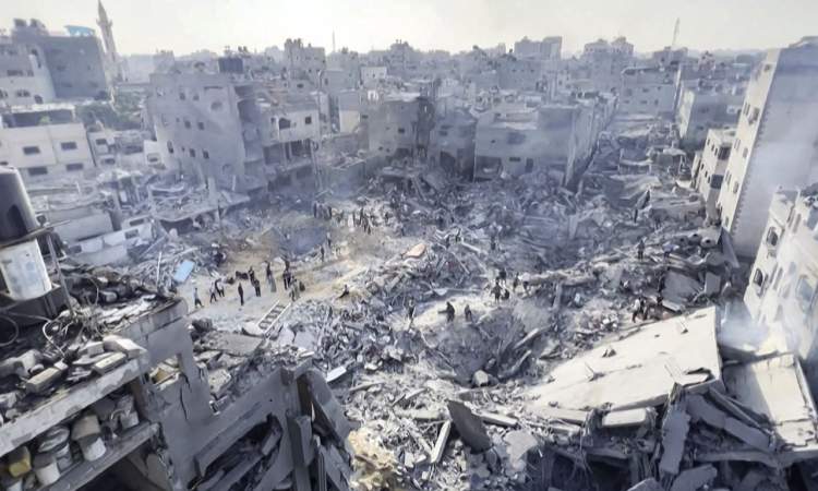 استشهاد 15 فلسطينياً في قصف صهيوني استهدف منزلاً يأوي نازحين في جباليا