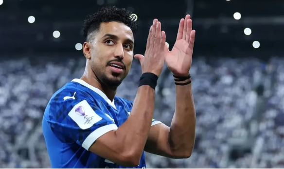سالم الدوسري يحتفل بفوز الهلال وترشحه لجائزة «فيفا»