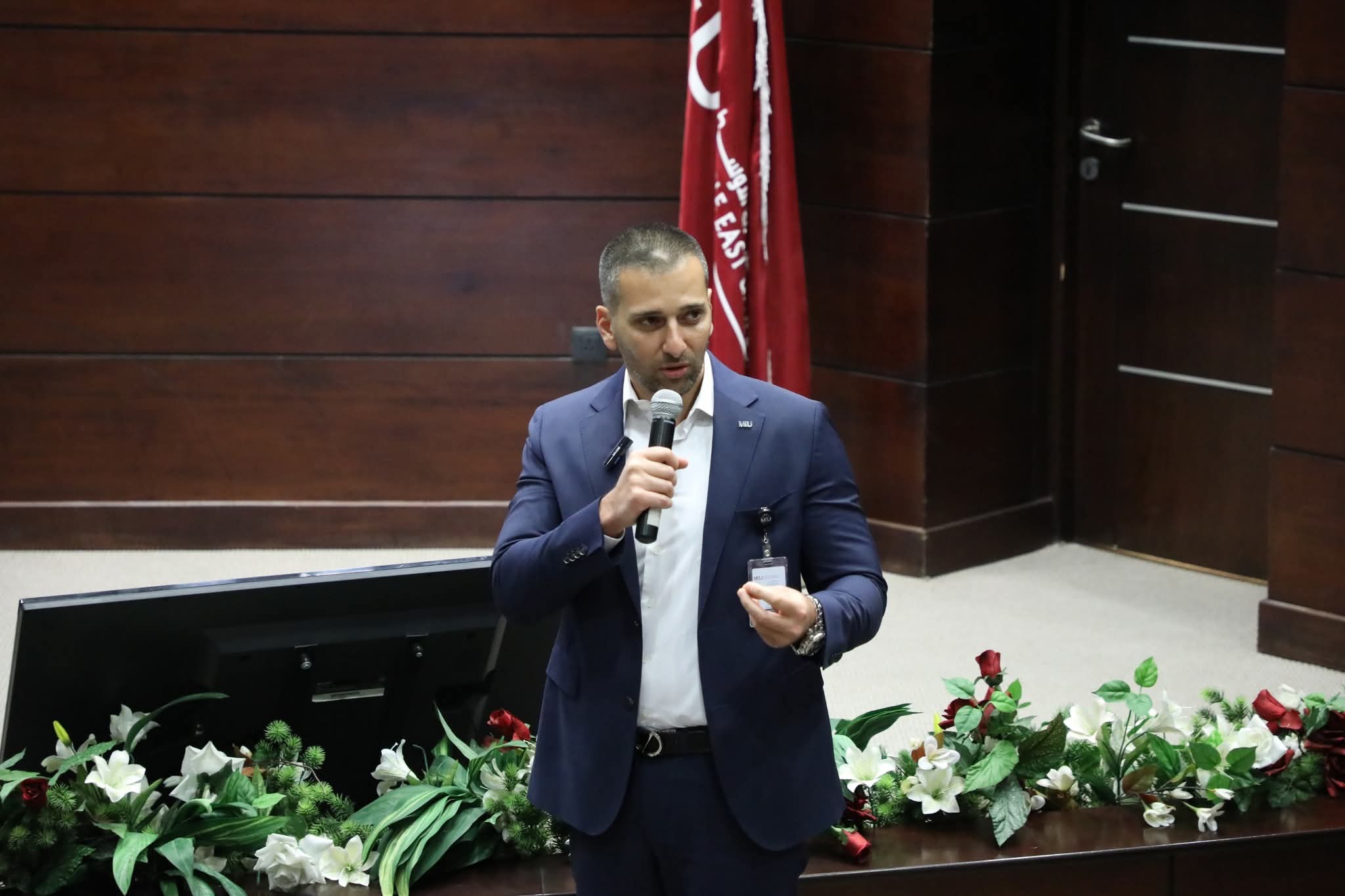 "الشرق الأوسط" تعقد لقاءً مع أعضاء الهيئة التدريسية الجدد والقدامى 