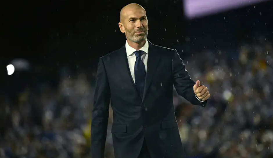 الأسطورة زيدان يوافق على تدريب فرنسا خلفاً لديشان