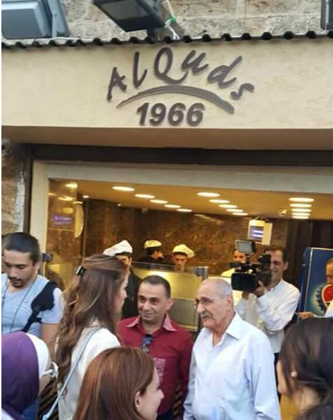 الملكة في جولة بشارع الرينبو