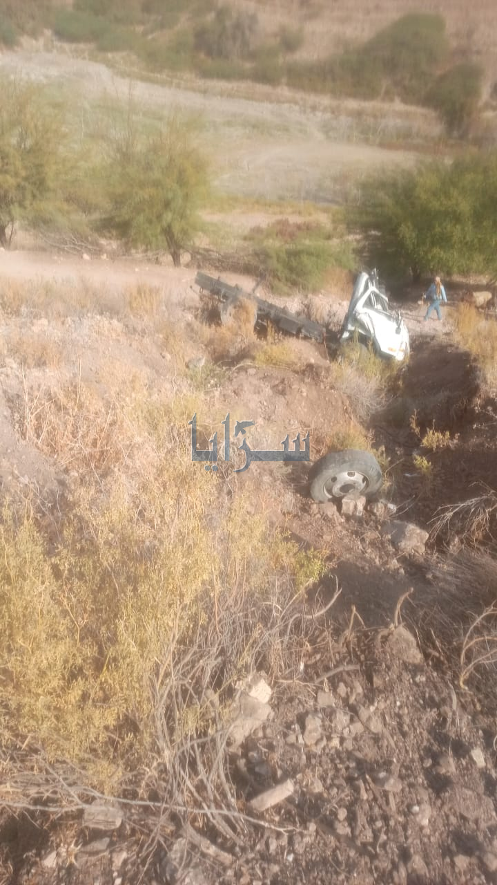 وفاة شاب وإصابة ثلاثة آخرين إثر تدهور مركبة في سد زقلاب بالأغوار الشمالية