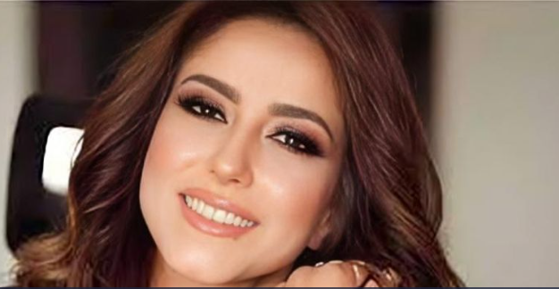 حنان مطاوع تحتمي بحقيبة ابنتها من الكاميرات خلال عرض «هيبتا 2»
