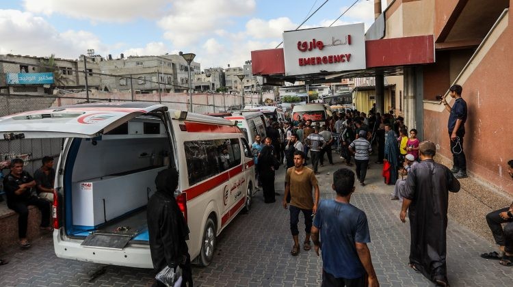 شهيدان أحدهما طفلة ومصابون في قصف الاحتلال جنوب دير البلح