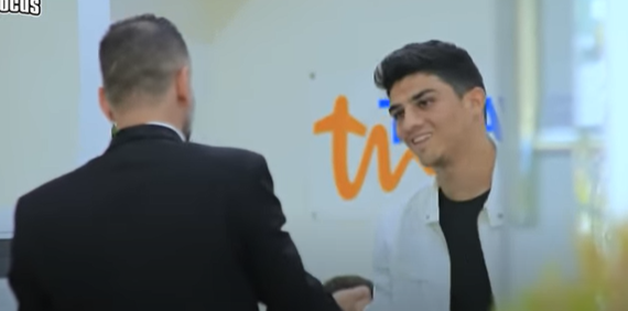 الكاميرا الخفيه: طيارتك الساعه 10 على دبي